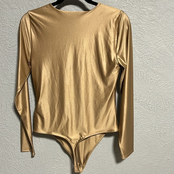 Babaton Aritzia Satinette Gold Long Sleeve Bodysuit Large - Picture 5 of 6